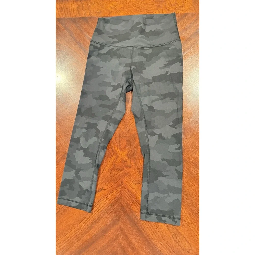 Lululemon Black Gray Camo High Rise Cropped Leggings Size 6‎ Womens Yoga